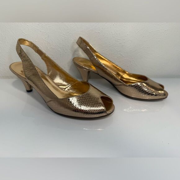 BCBG Paris Gold Textured Snakeskin Slingback Heels 7.5 GUC - Picture 3 of 5
